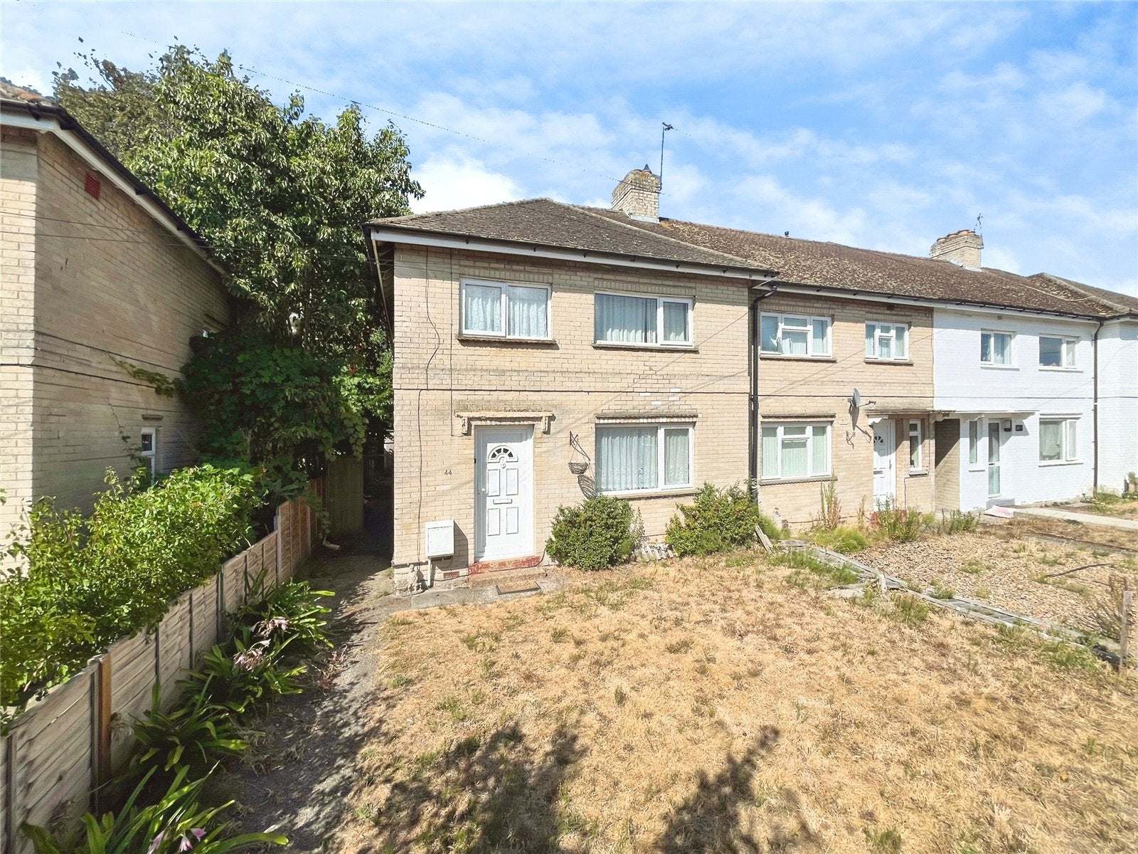 Room Larchwood Drive in Borough of Runnymede