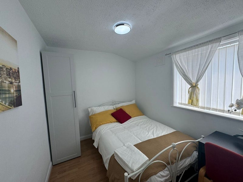 Room Corran Way in South Ockendon