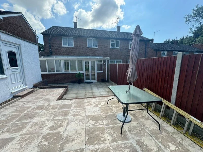 Room Corran Way in South Ockendon