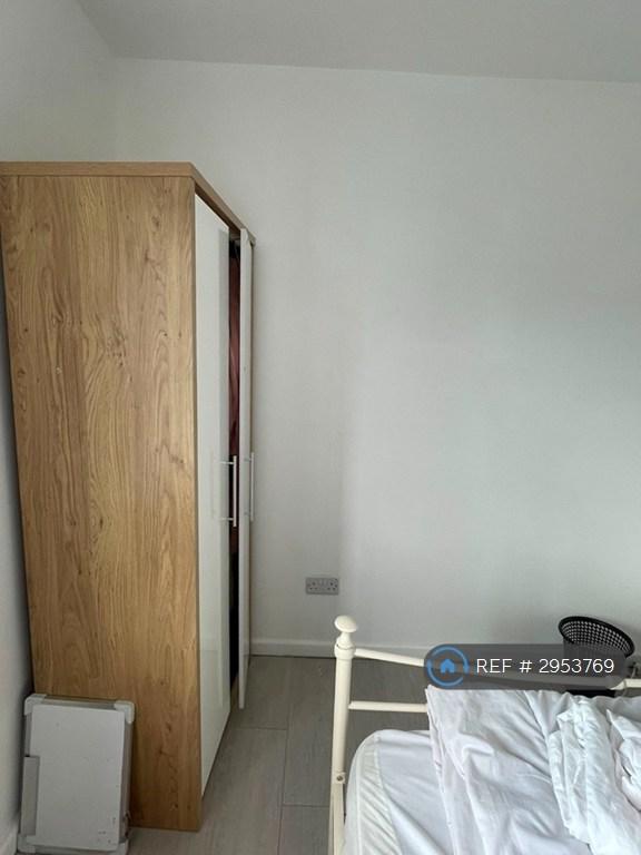Room Deepdene Road in Epping Forest