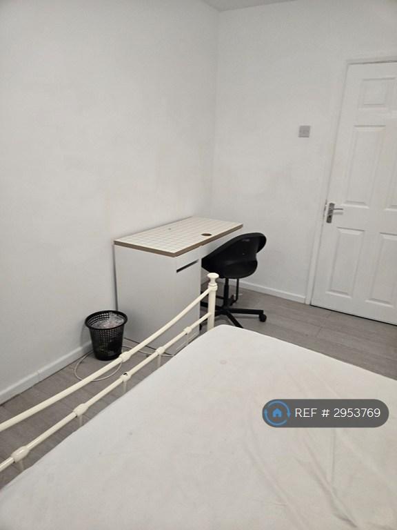 Room Deepdene Road in Epping Forest