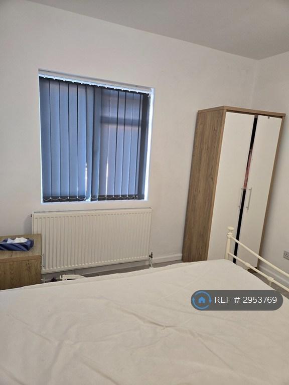 Room Deepdene Road in Epping Forest