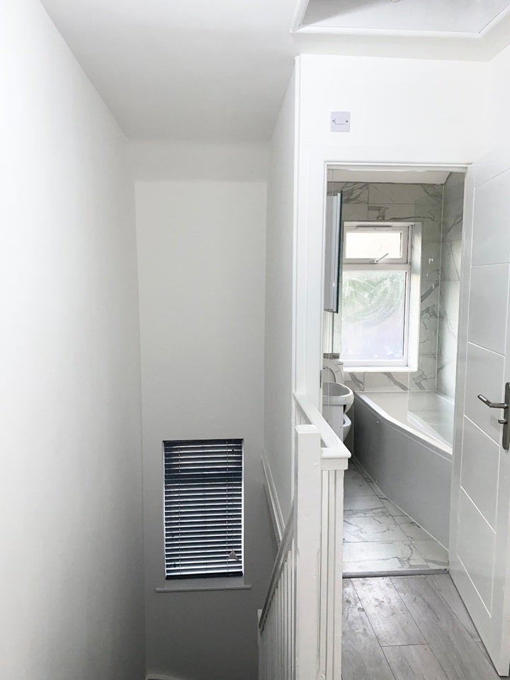 Room Cornshaw Road in Greater London