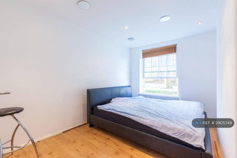 Flat Tilson Gardens in Greater London