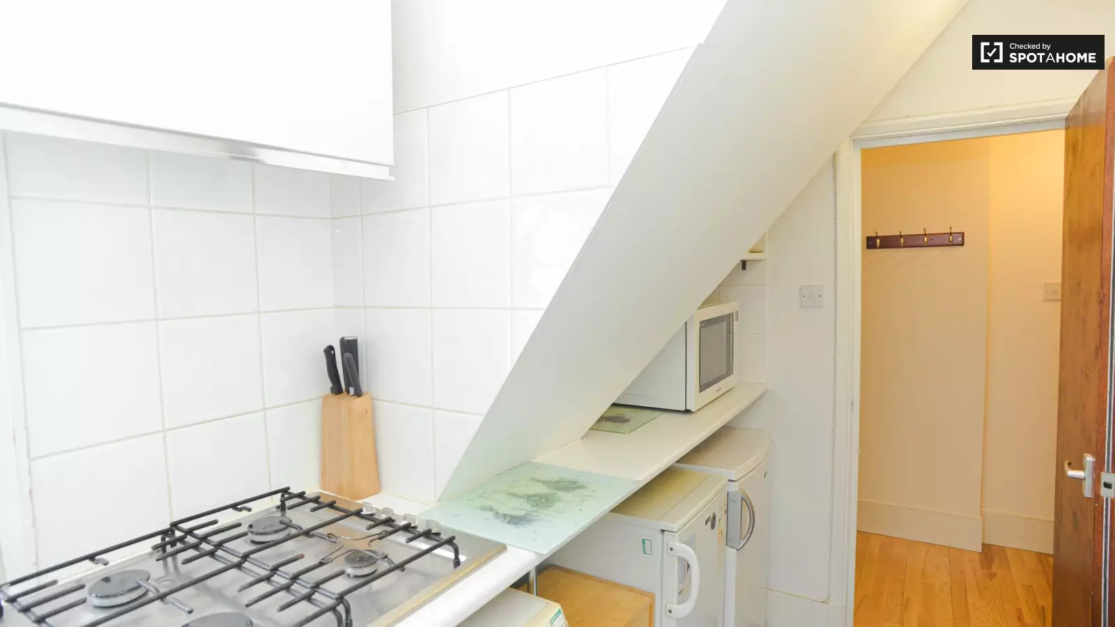 Flat Queensdale Road in Greater London