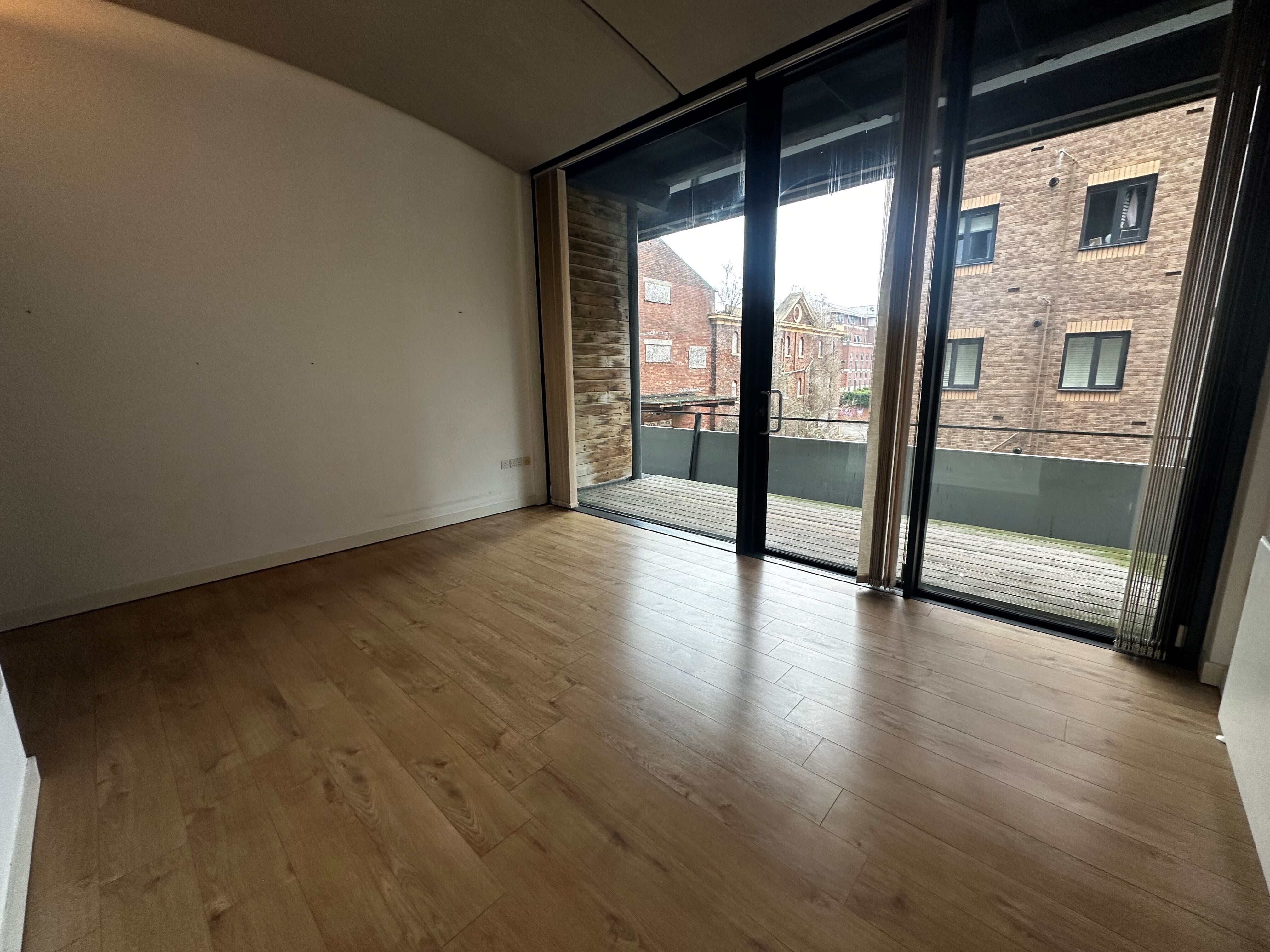 Flat Woodfield Road in Trafford