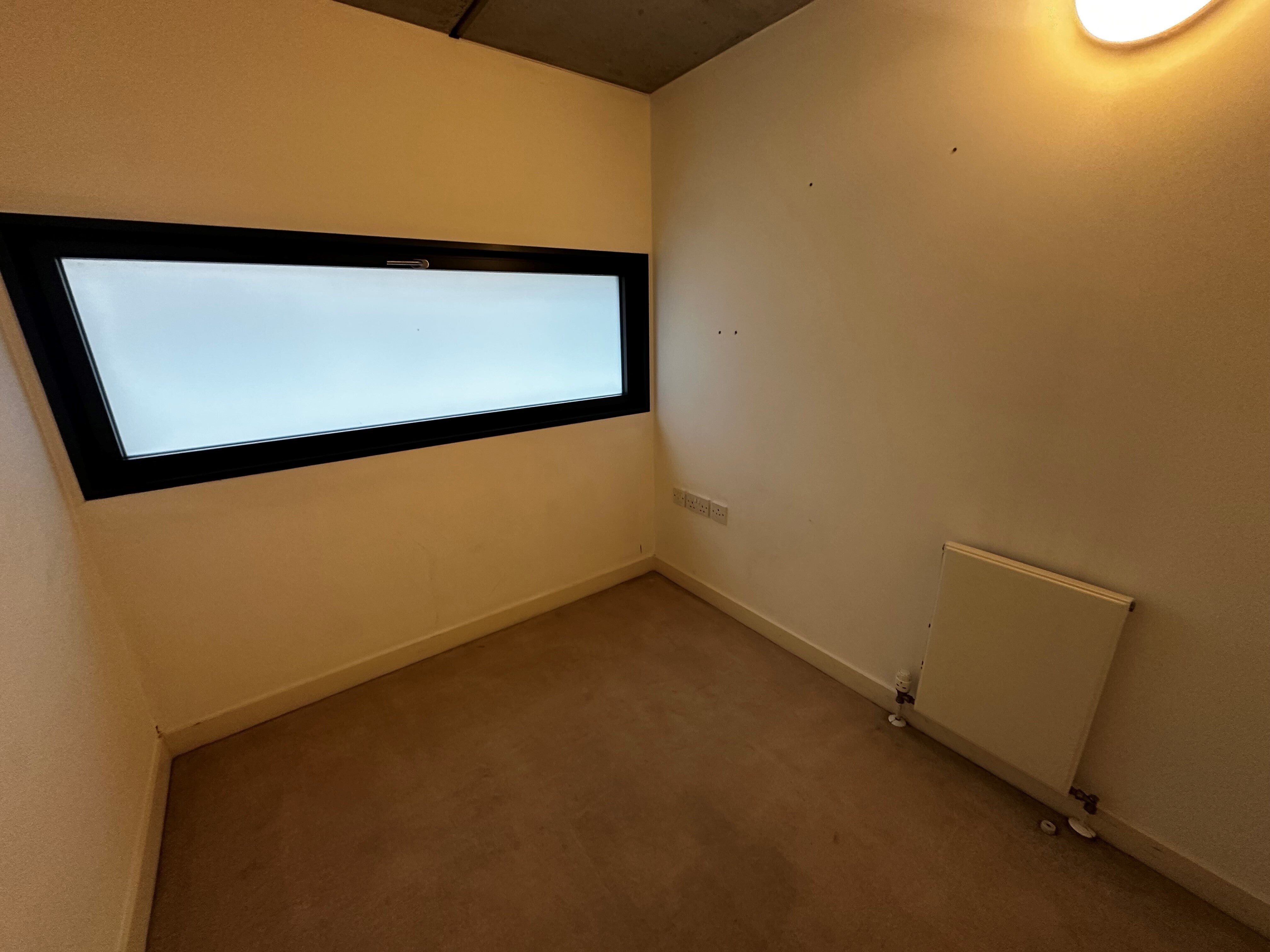 Flat Woodfield Road in Trafford