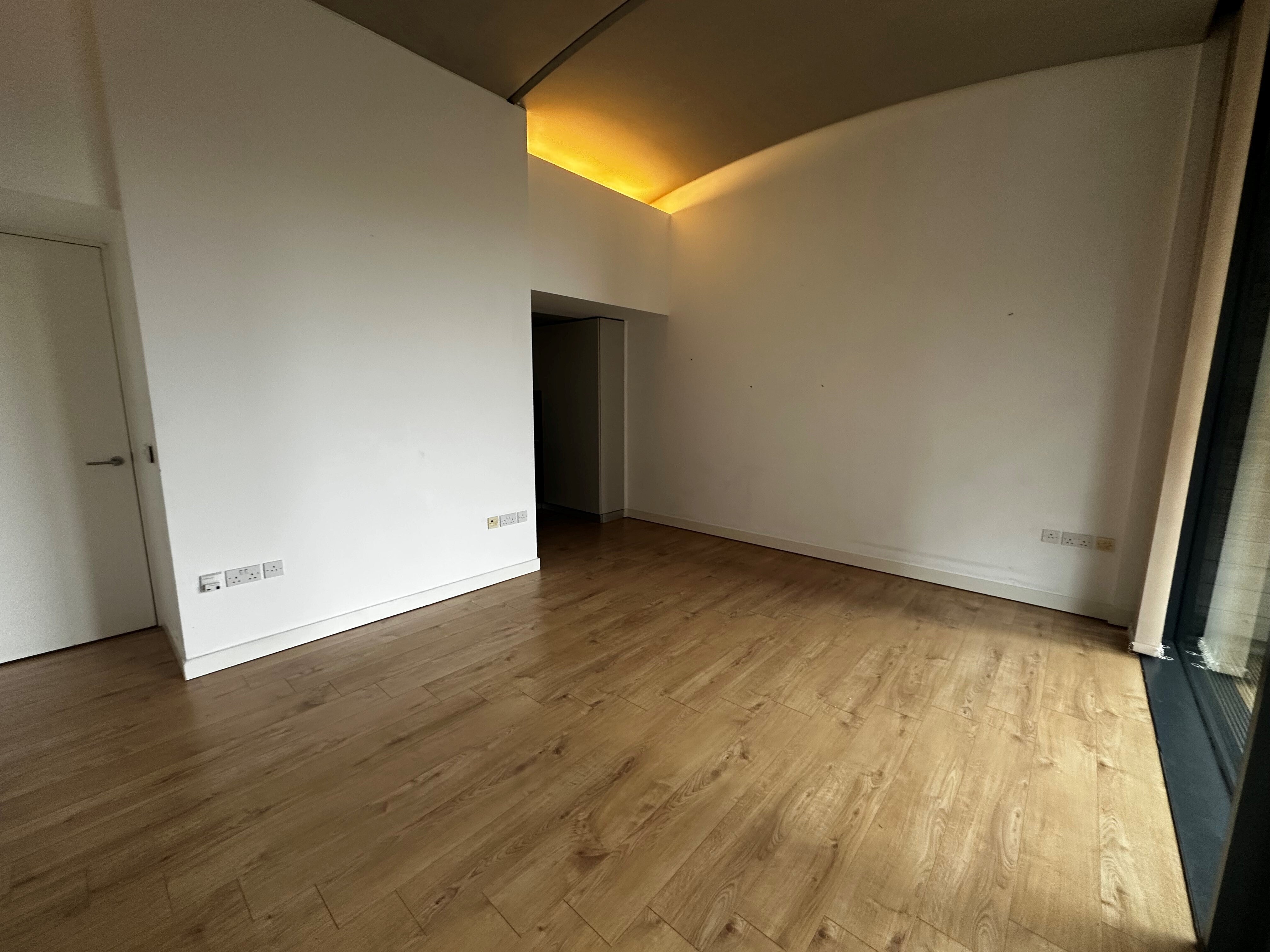 Flat Woodfield Road in Trafford