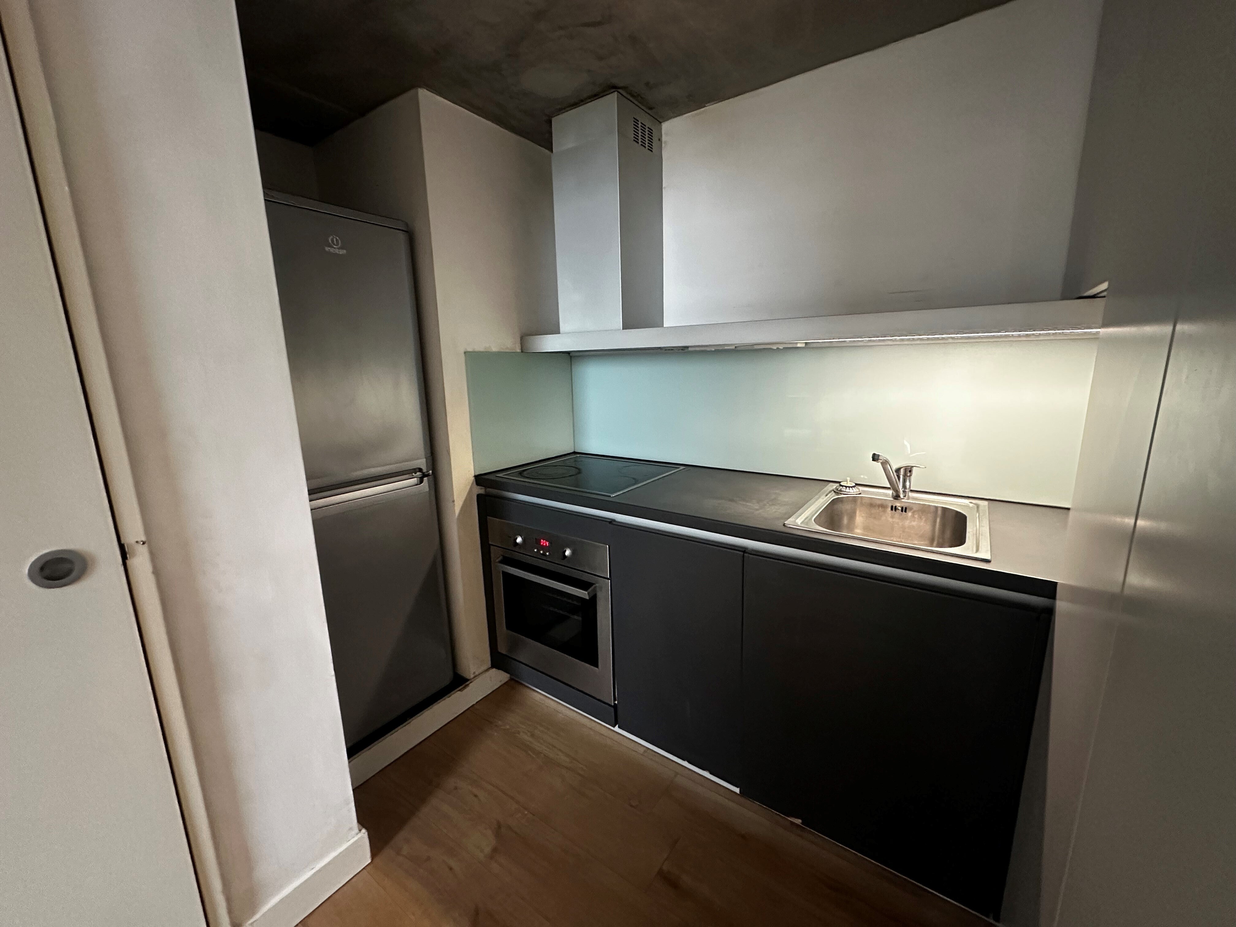 Flat Woodfield Road in Trafford