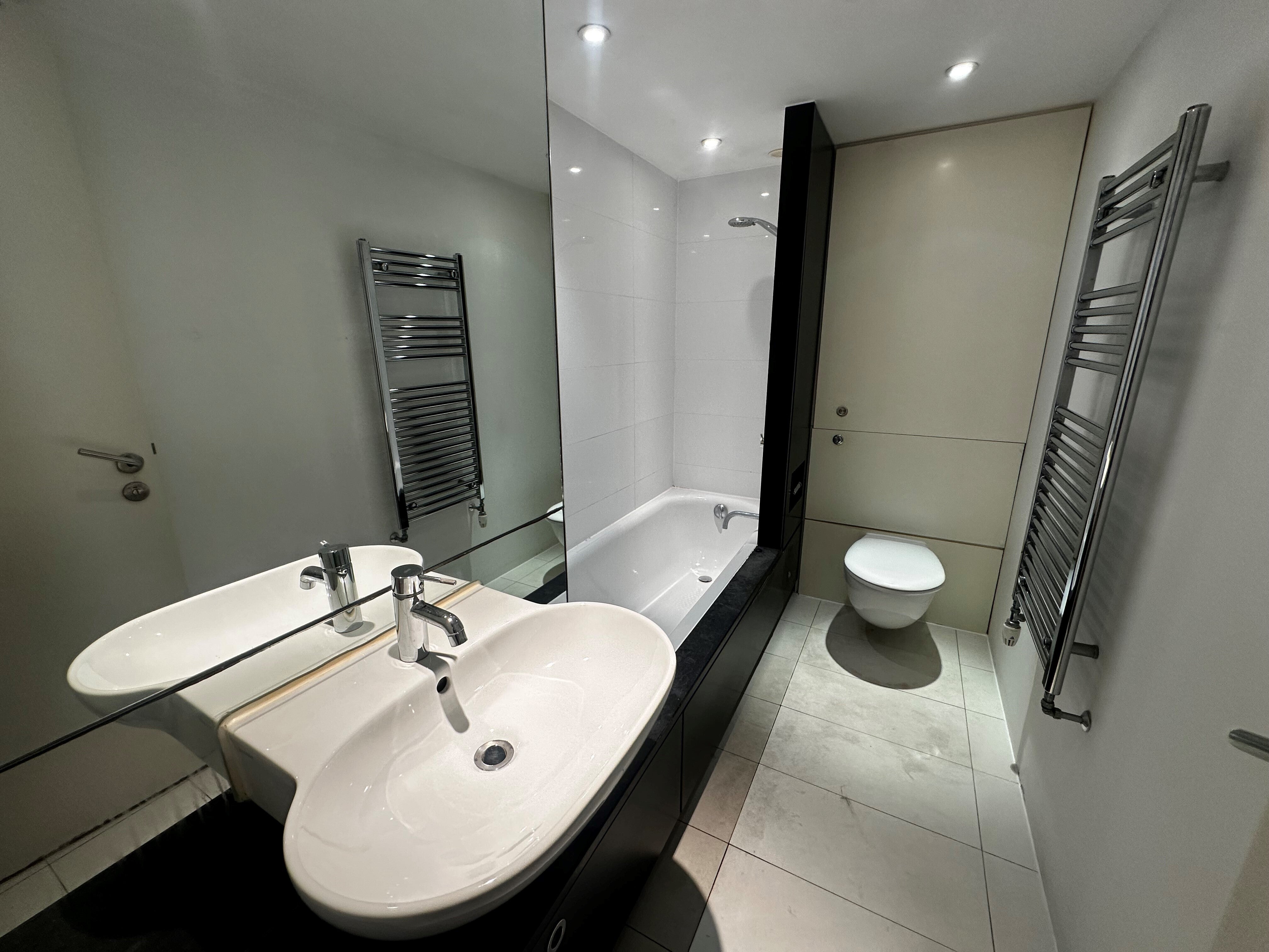 Flat Woodfield Road in Trafford