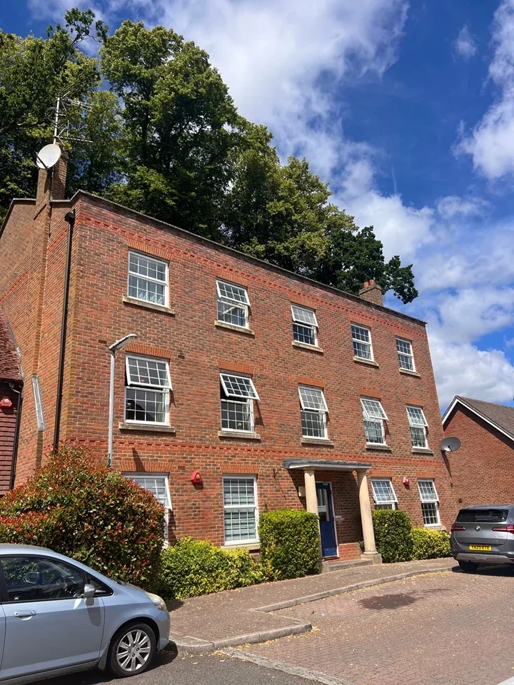 Flat Spring Close in Crawley