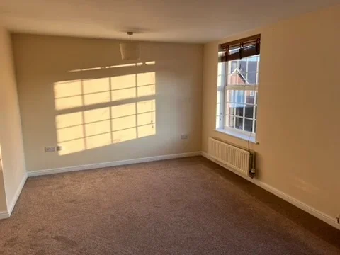 Flat Spring Close in Crawley