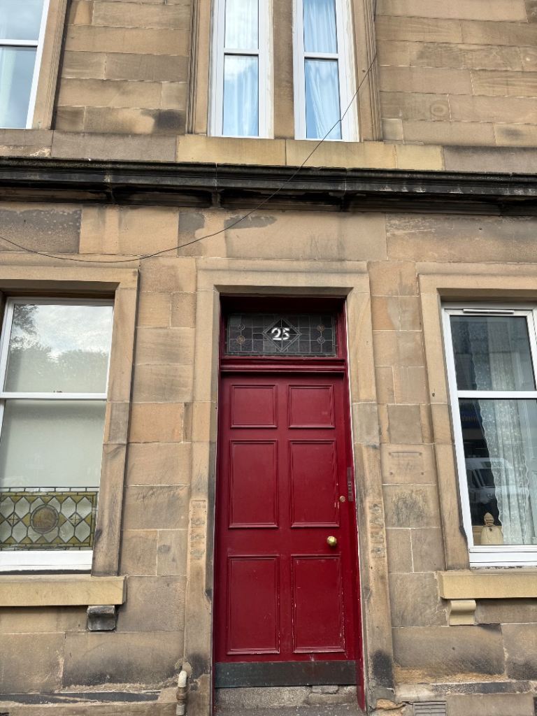 Flat McDonald Road in City of Edinburgh