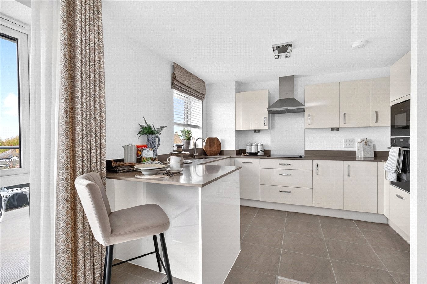 Flat Queens Road in Elmbridge