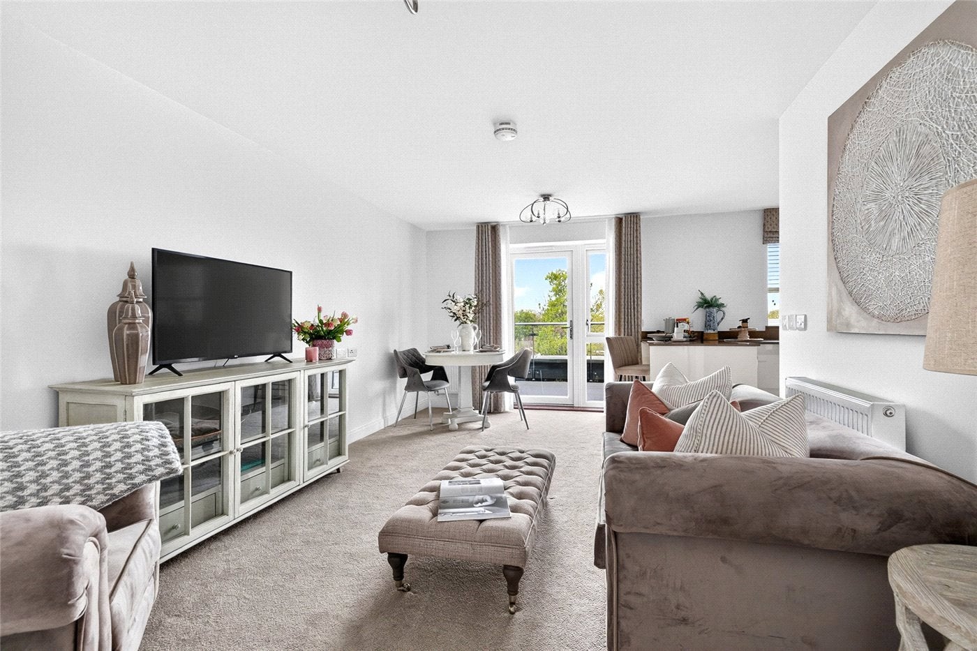 Flat Queens Road in Elmbridge
