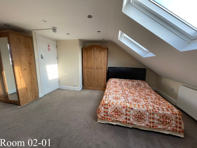 Room Bolton Road in Greater London