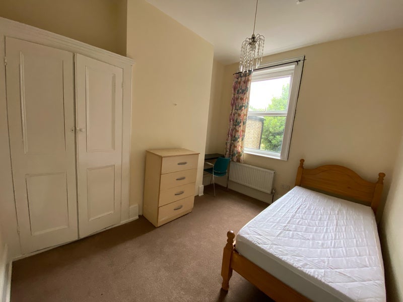 Room Bolton Road in Greater London