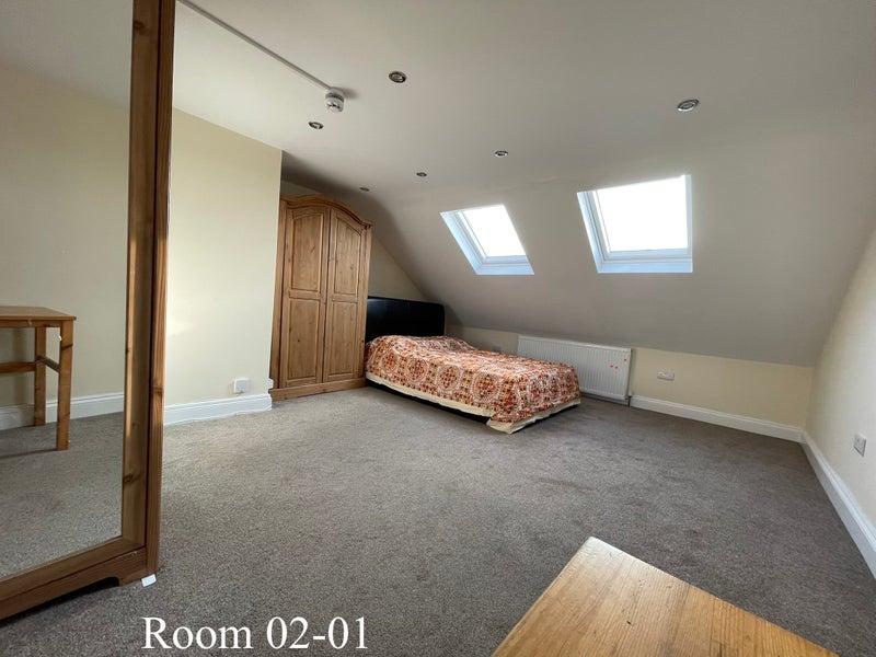 Room Bolton Road in Greater London