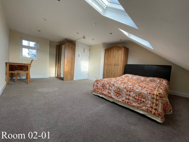 Room Bolton Road in Greater London