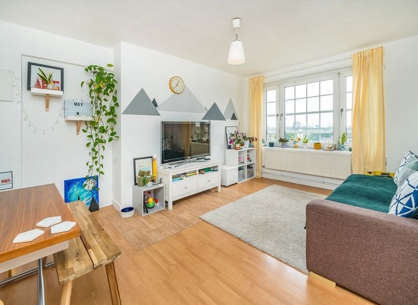 Flat Peckwater Street in Greater London