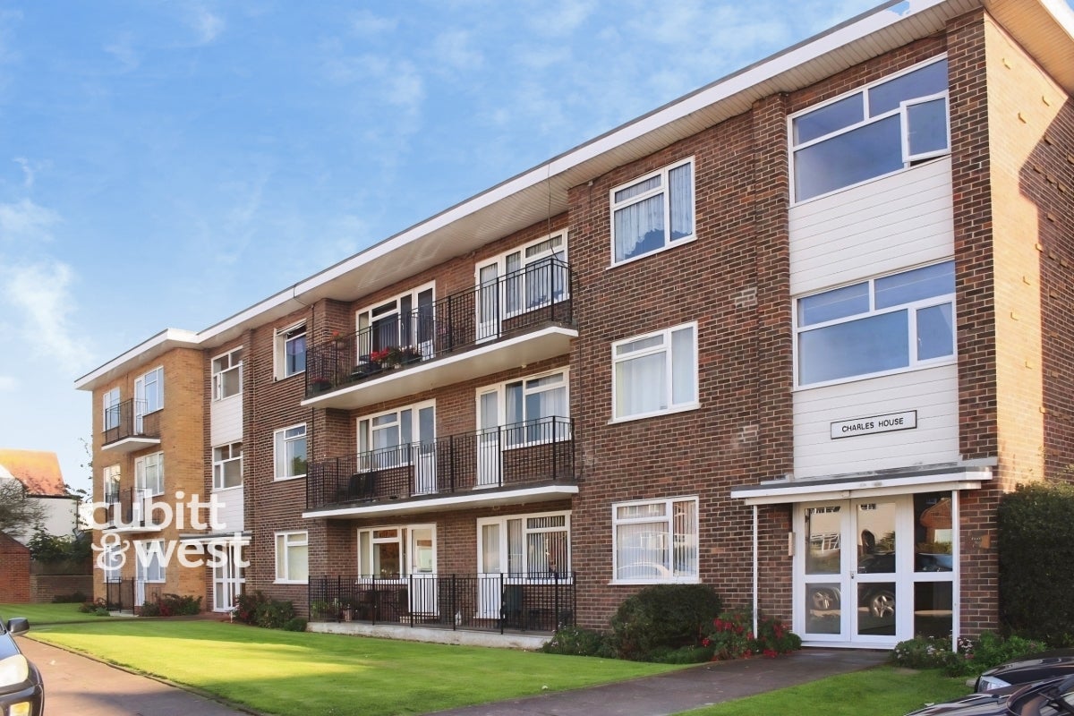 Flat The Steyne in Arun