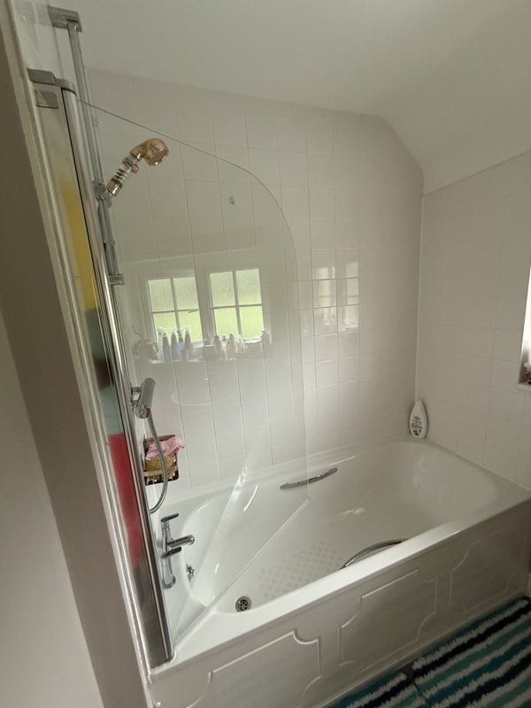 Room North Bank Close in Manchester