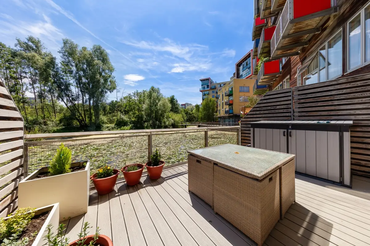 Flat West Parkside in Greater London