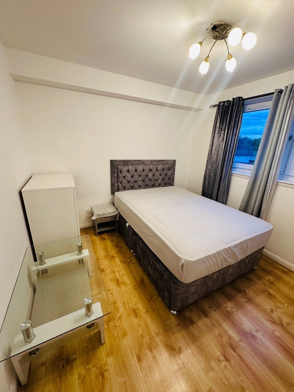 Room Barrland Street in Glasgow