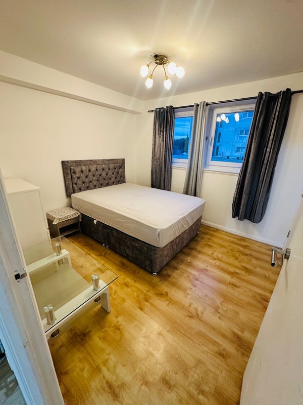Room Barrland Street in Glasgow
