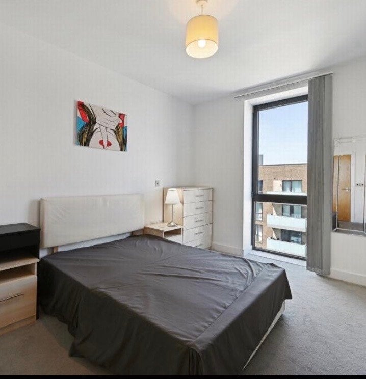 Room New Village Avenue in Greater London