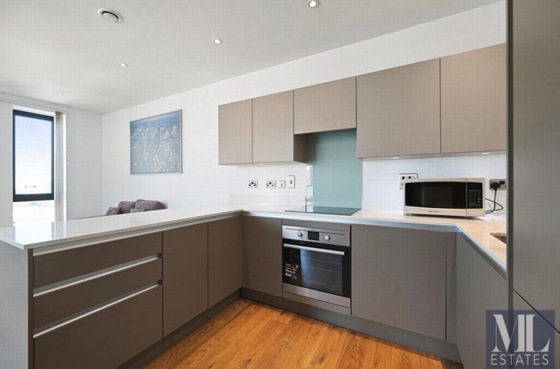 Room New Village Avenue in Greater London
