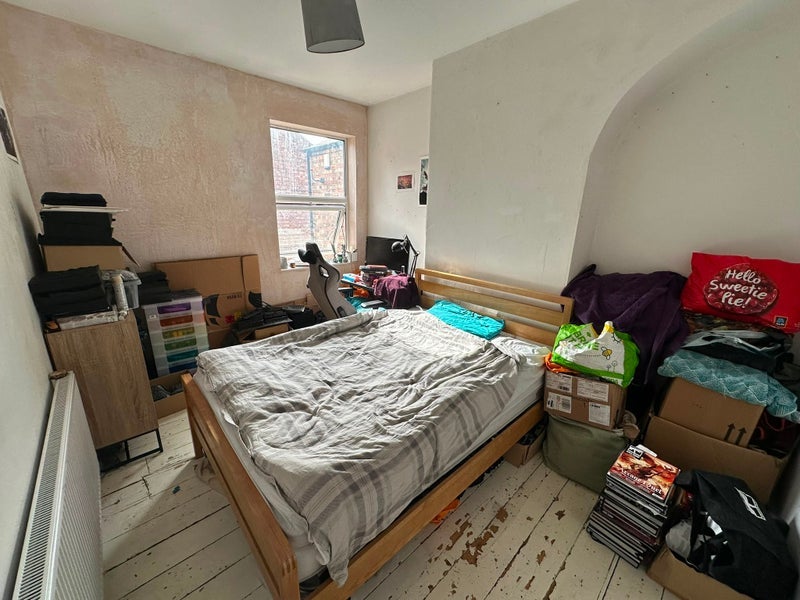 Room Glapton Road in Nottingham