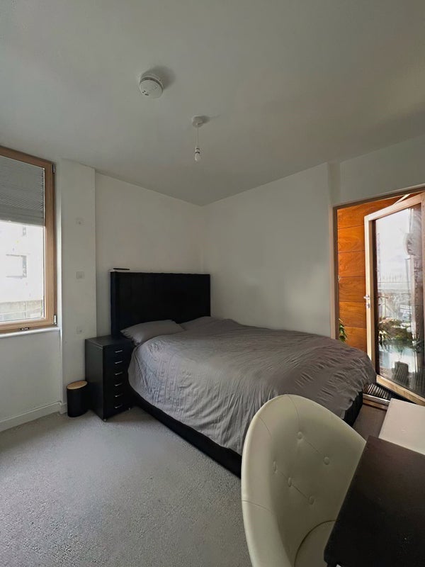 Room Simpsons Road in Greater London
