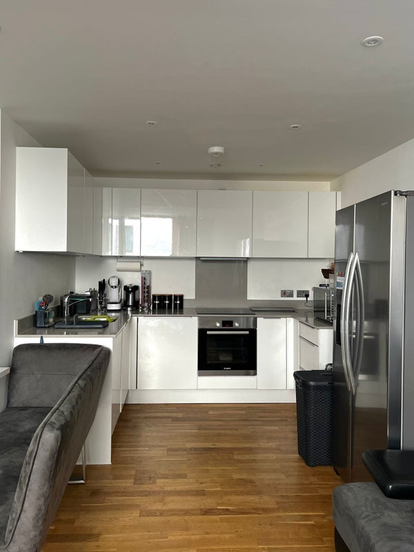 Room Simpsons Road in Greater London