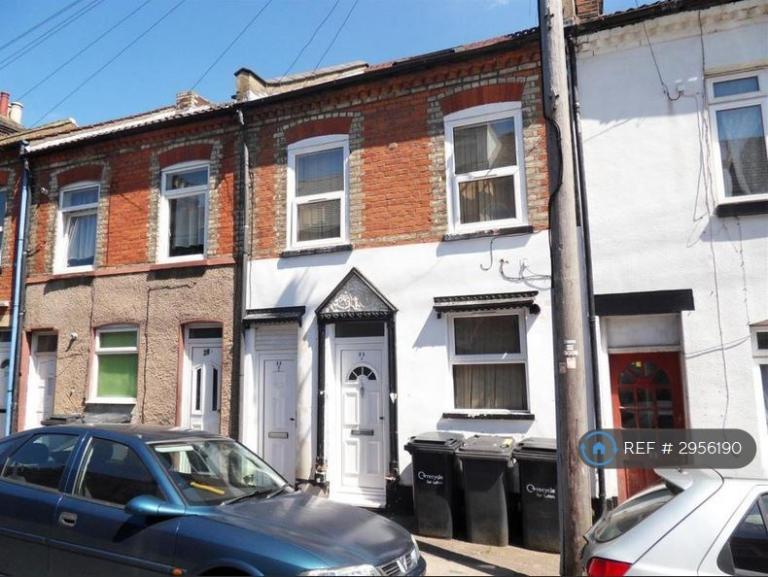 Room Stanley Street in Luton