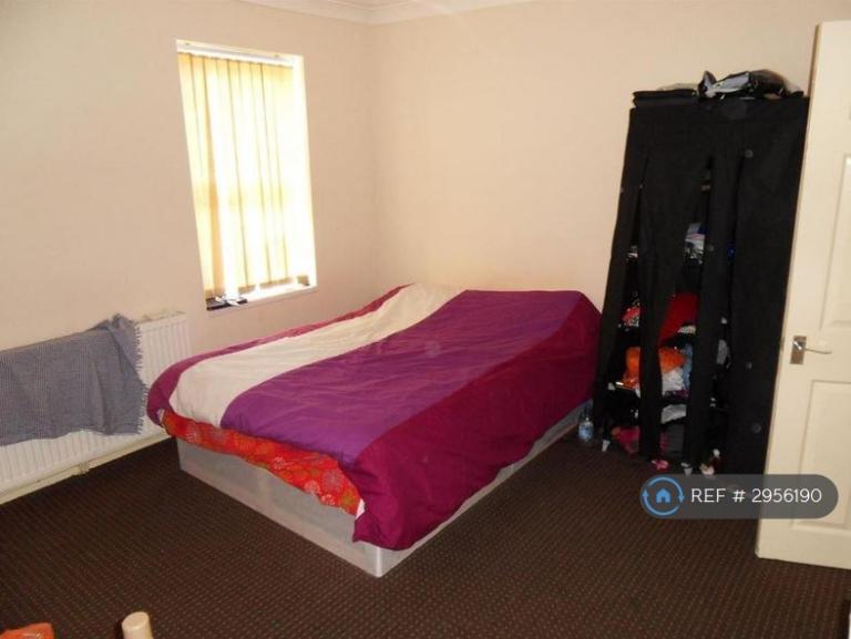 Room Stanley Street in Luton
