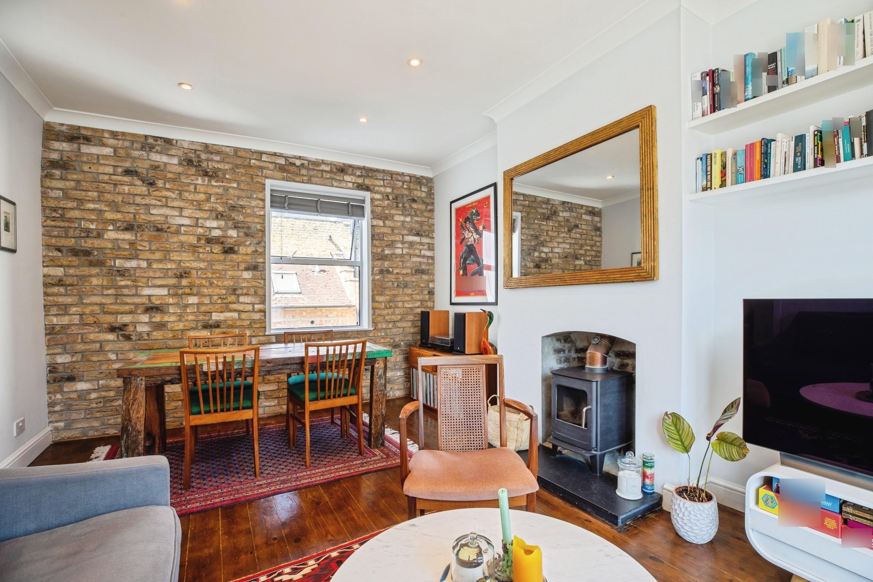 Flat Elm Park in Greater London
