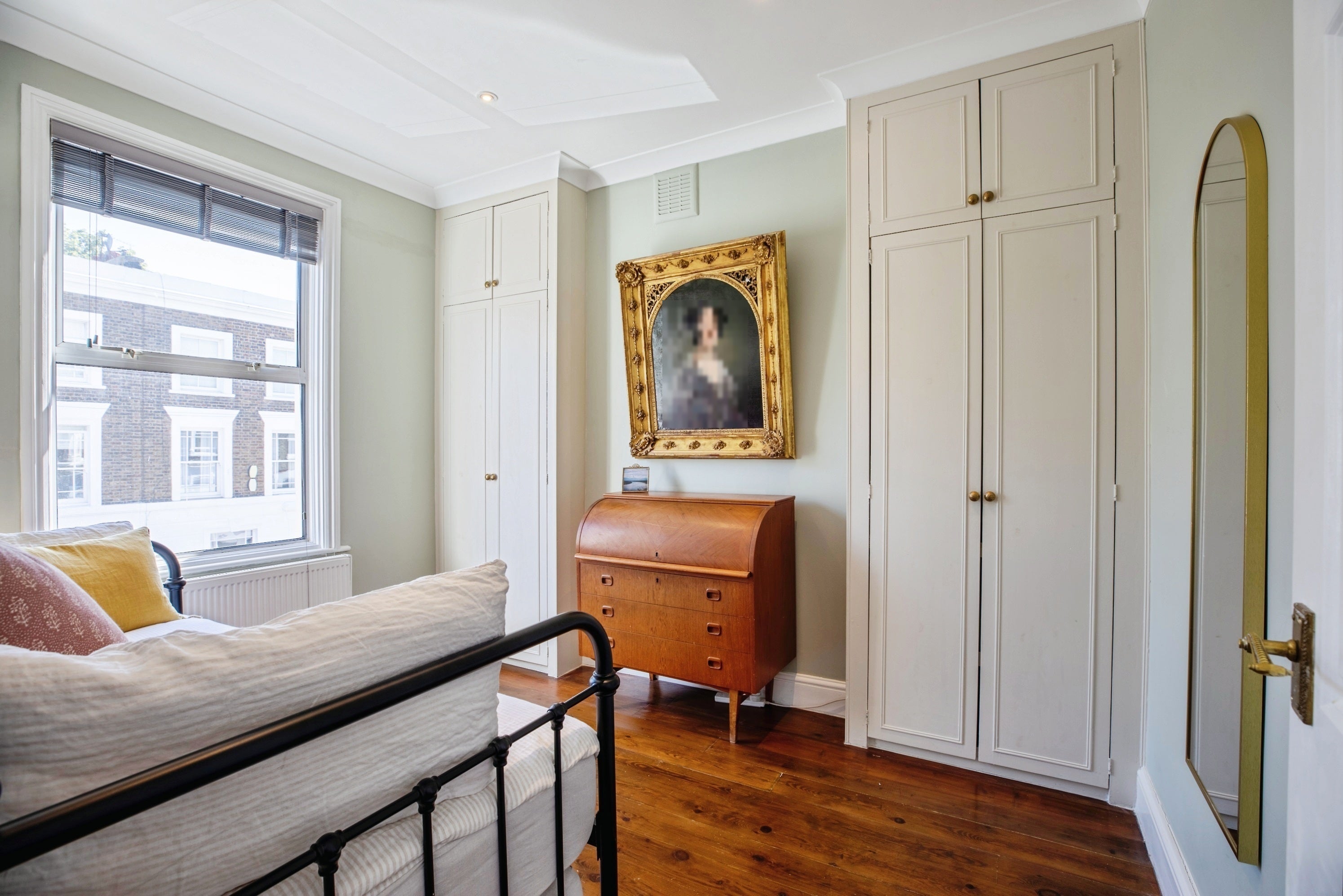 Flat Elm Park in Greater London