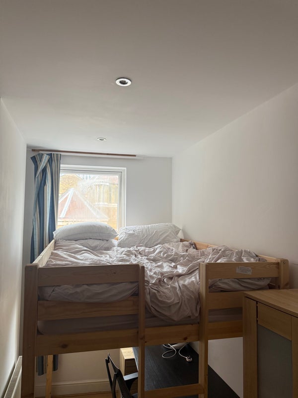 Room South Lambeth Road in Greater London