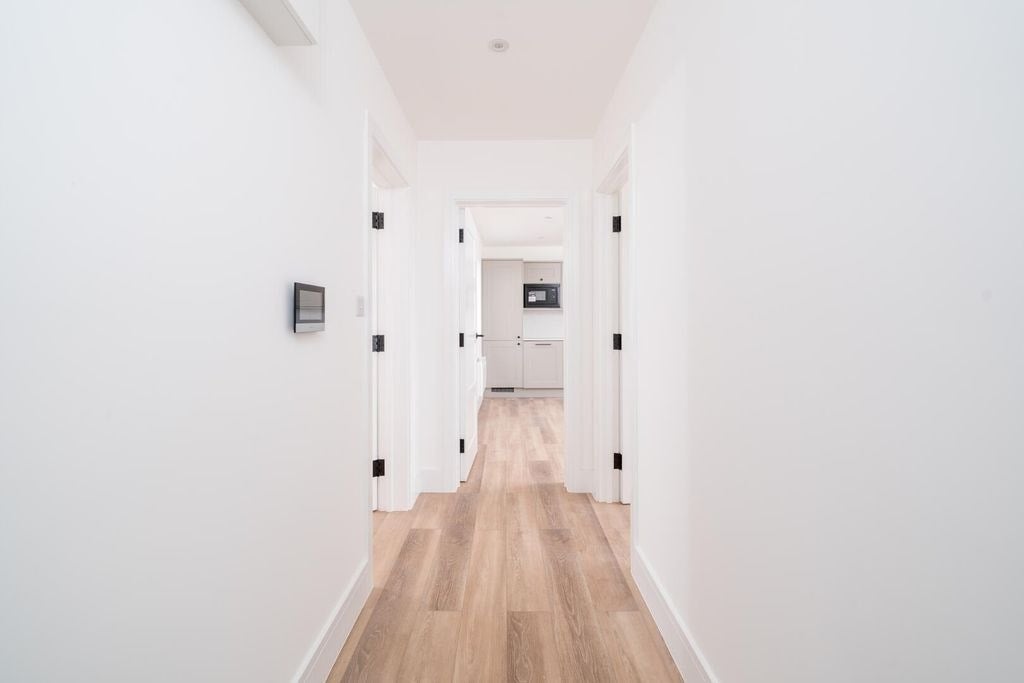Flat Hampton Court Road in Greater London