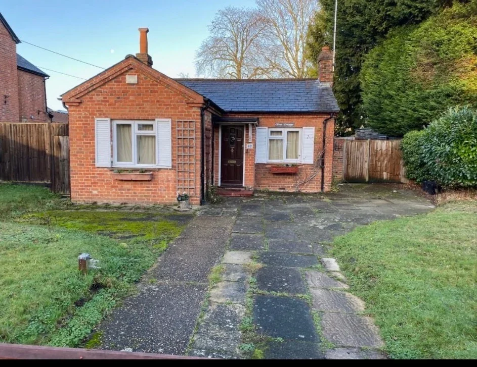 House Fernbank Road in Chavey Down