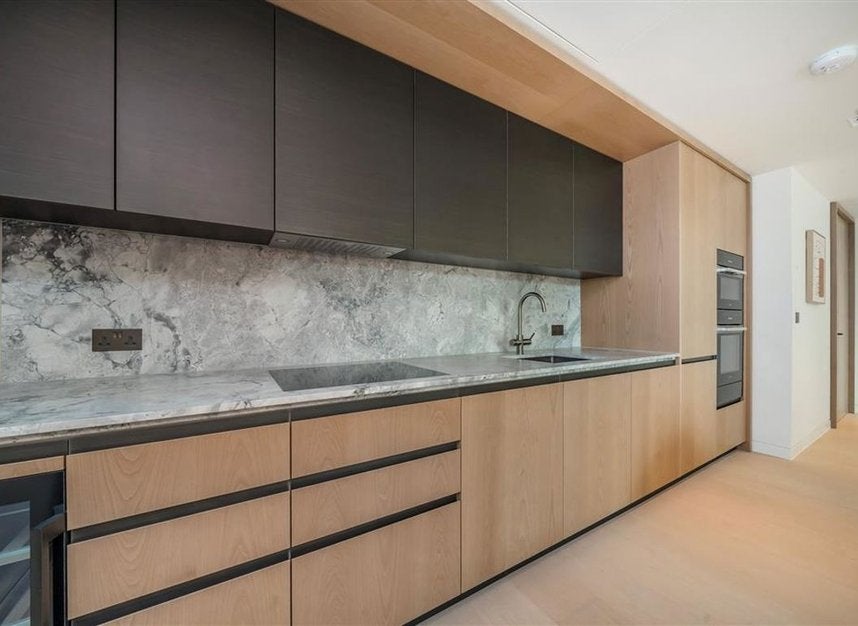 Flat Belvedere Road in Greater London