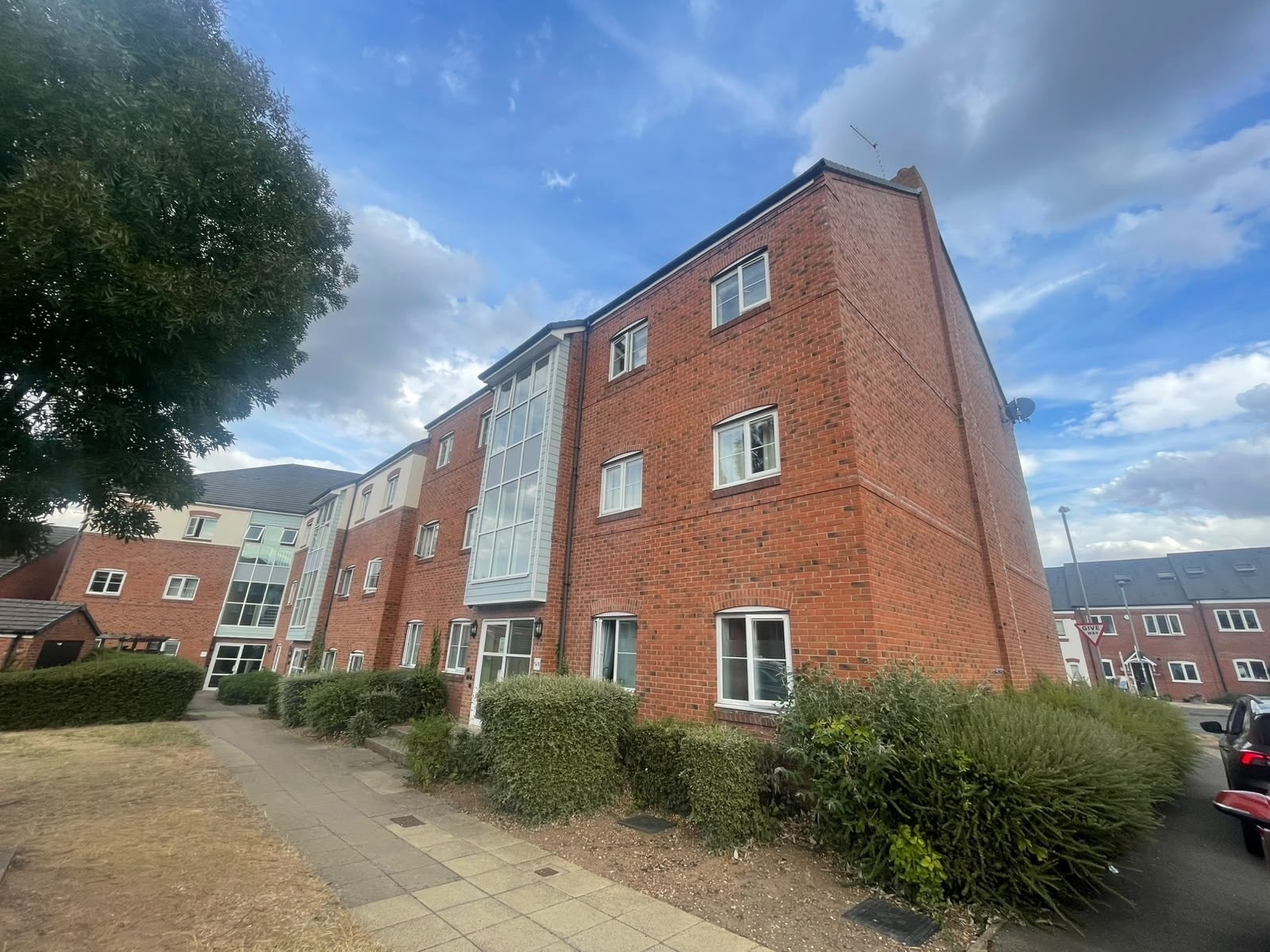 Flat Sir Thomas White Close in Warwick