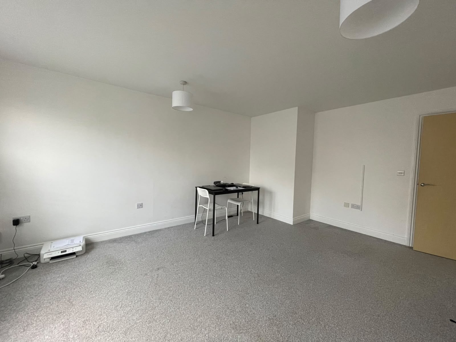 Flat Sir Thomas White Close in Warwick
