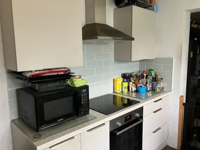 Room Le Marchant Road in Surrey Heath