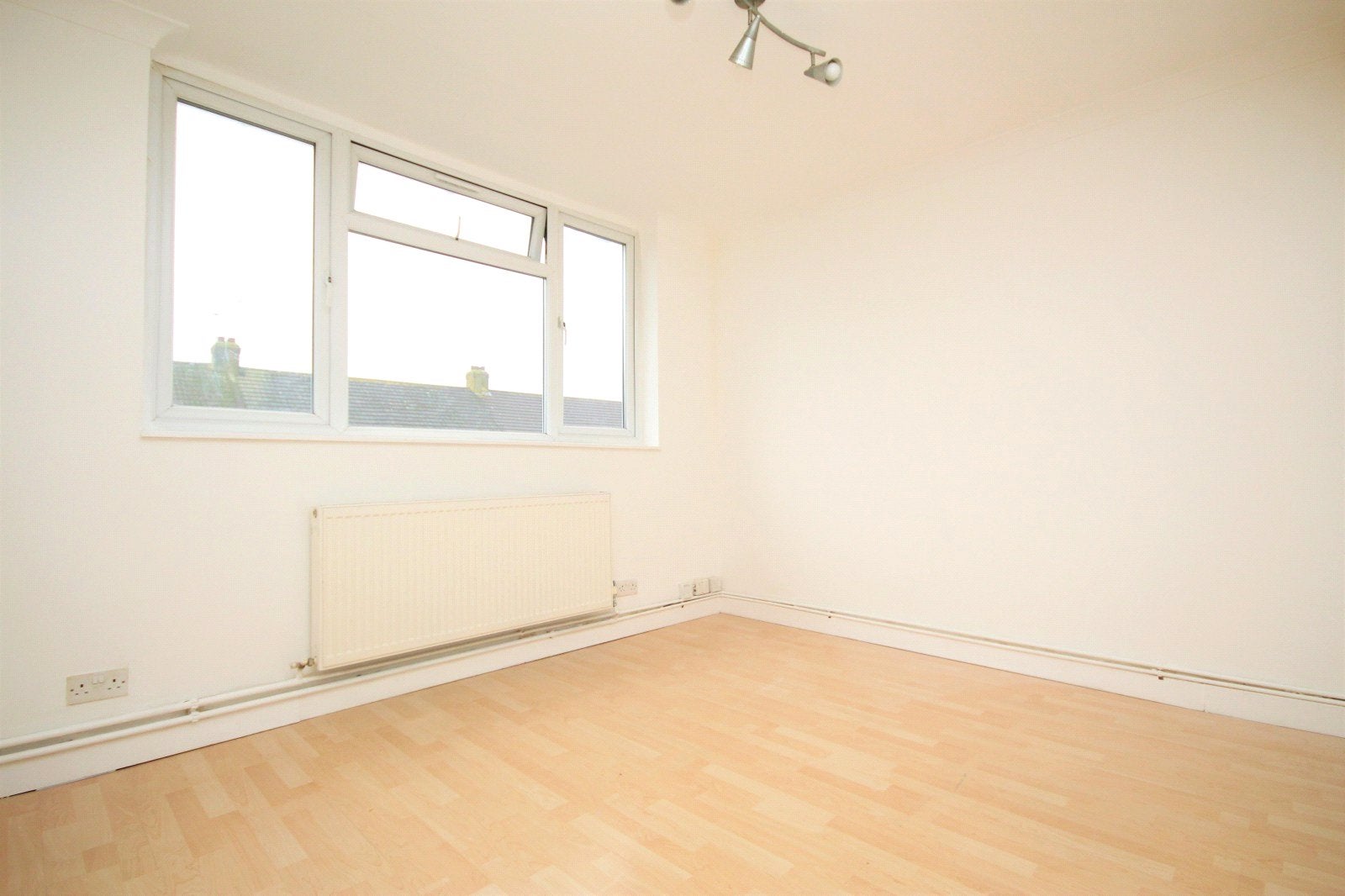 Flat Western Avenue in Greater London