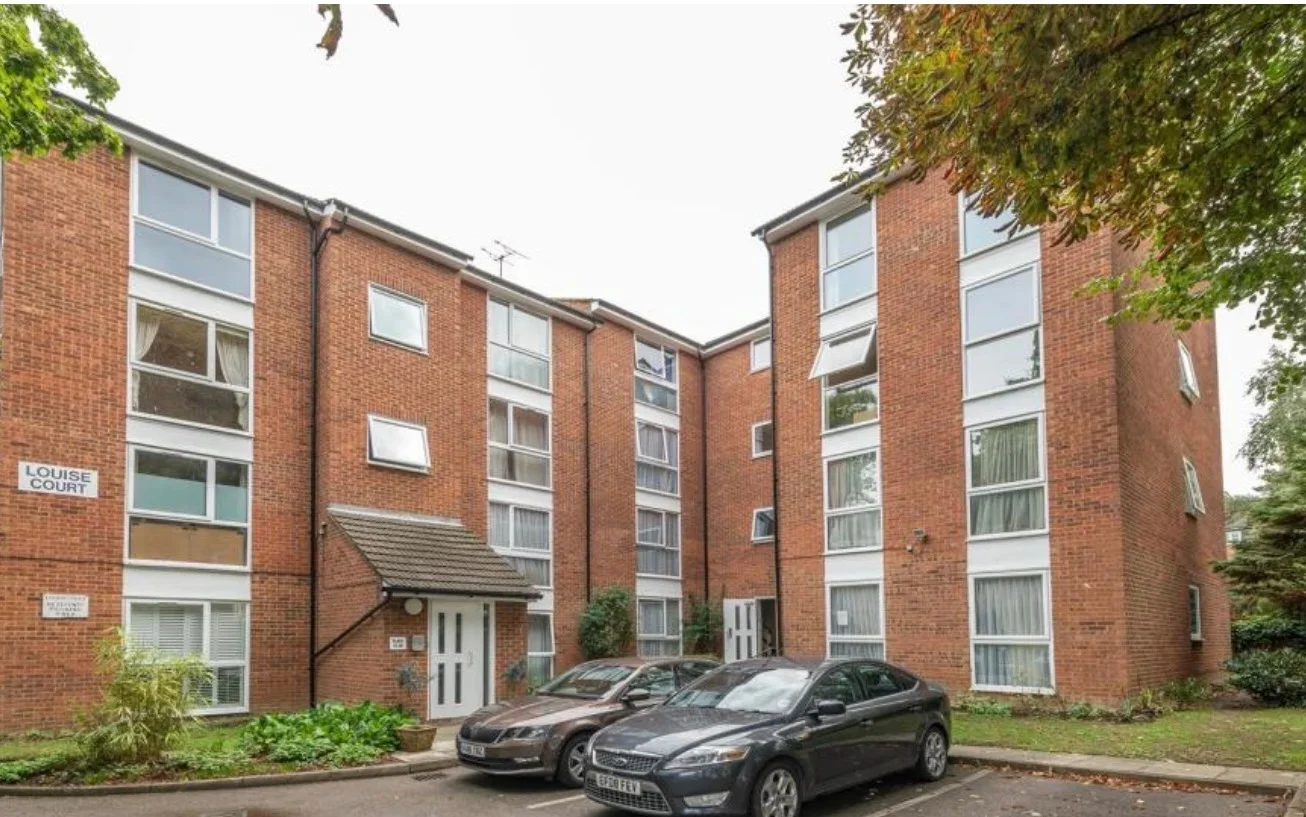 Flat Grosvenor Road in Greater London