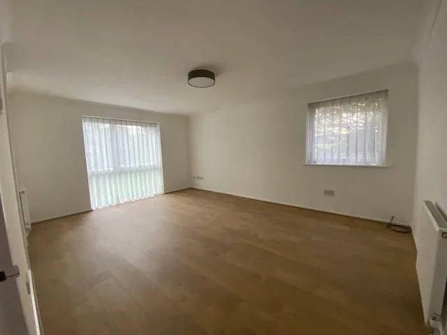 Flat Grosvenor Road in Greater London
