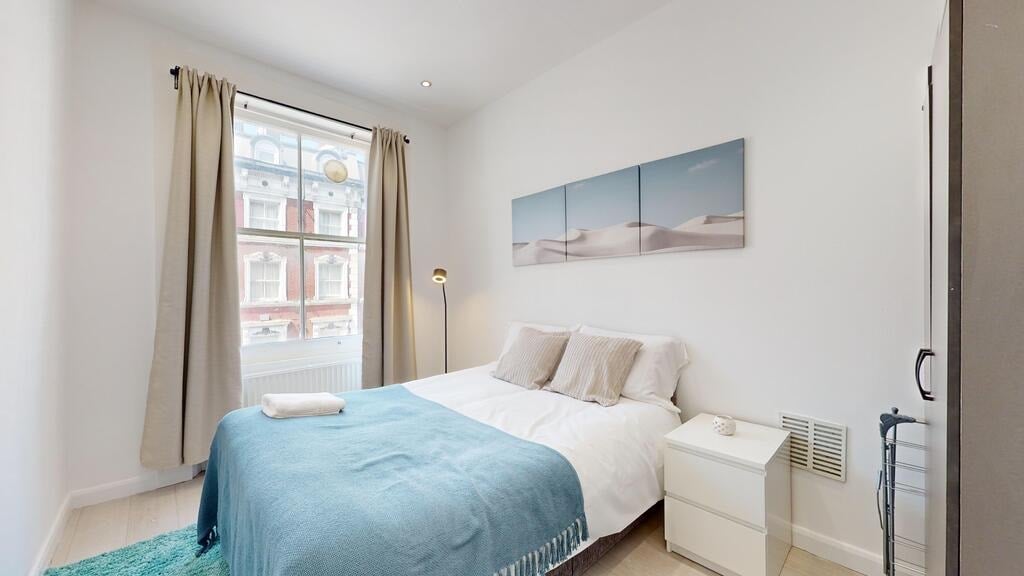 Flat Hogarth Road in Greater London