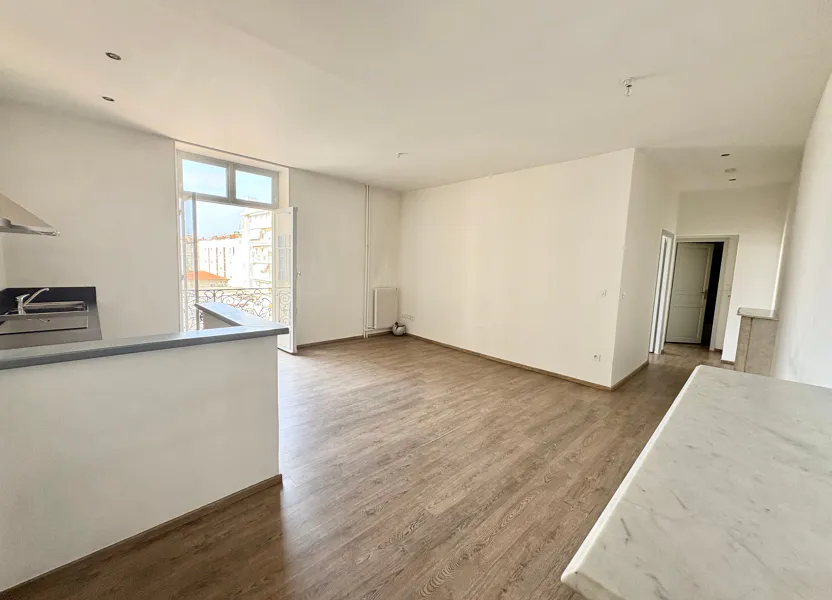 Flat Avenue Georges Clemenceau in Nice